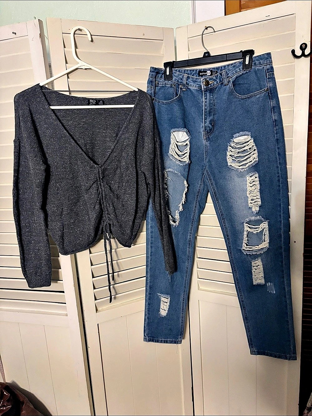Two piece outfit including Boohoo distressed jeans and a Roxy sweater